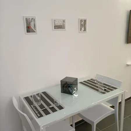 Casa Degli Scalzi 43 *